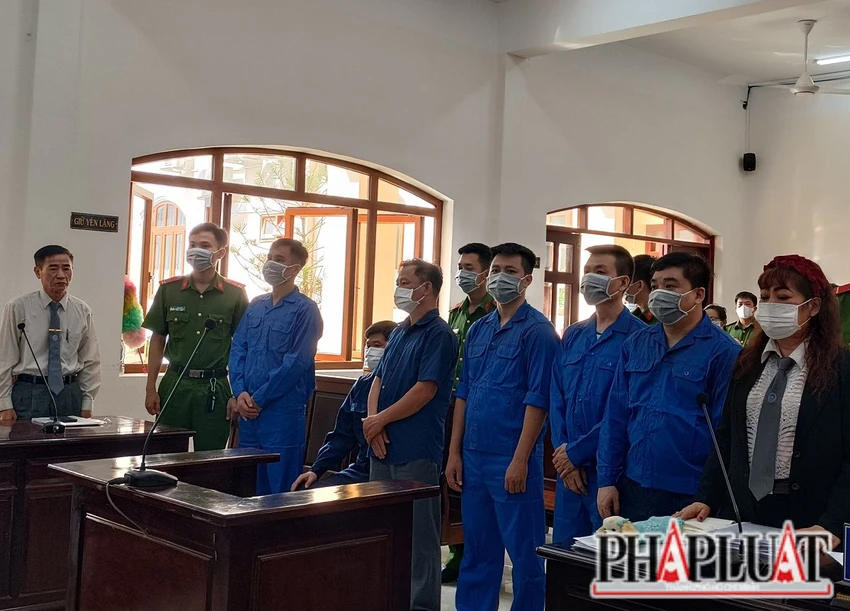 Các bị cáo tại phiên tòa. Ảnh: VH. Các bị cáo tại phiên tòa. Ảnh: VH.