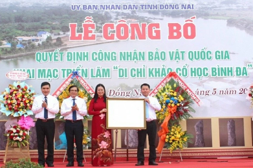 Tỉnh Đồng Nai đón nhận Quyết định của Thủ tướng Chính phủ công nhận sưu tập đàn đá Bình Đa là Bảo vật quốc gia. Ảnh: VH. Tỉnh Đồng Nai đón nhận Quyết định của Thủ tướng Chính phủ công nhận sưu tập đàn đá Bình Đa là Bảo vật quốc gia. Ảnh: VH.