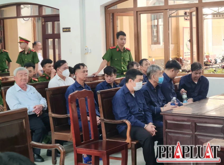 Các bị cáo tại tòa. Ảnh: VH. Các bị cáo tại tòa. Ảnh: VH.