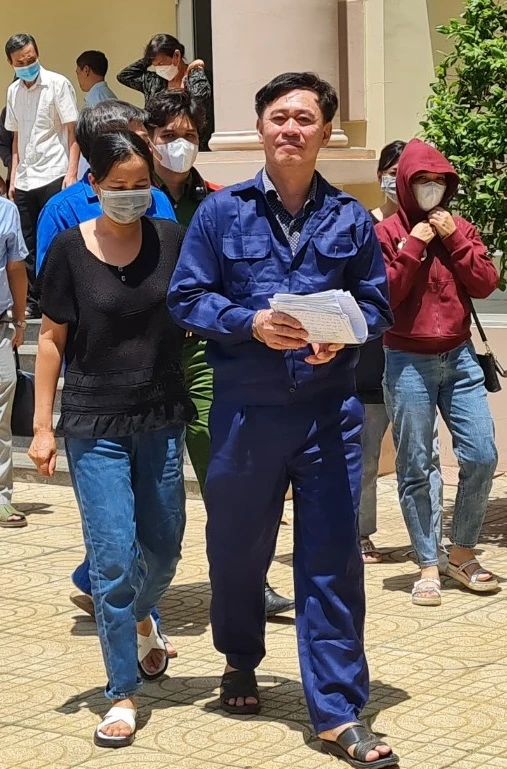 Bị cáo trong vụ án sau buổi xét xử đưa về trại tạm giam. Ảnh: VH. Bị cáo trong vụ án sau buổi xét xử đưa về trại tạm giam. Ảnh: VH.