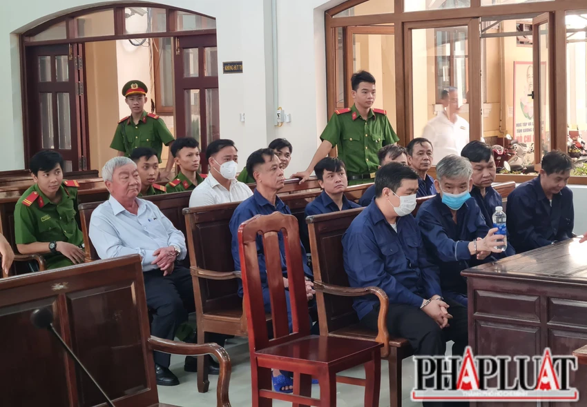 Các bị cáo tại phiên tòa sơ thẩm lần đầu. Ảnh: VH Các bị cáo tại phiên tòa sơ thẩm lần đầu. Ảnh: VH