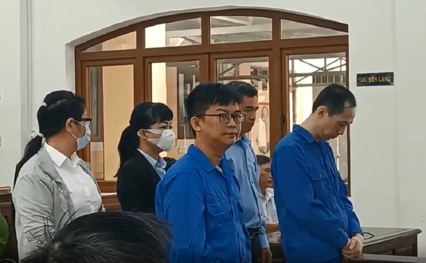 Các bị cáo tại phiên xét xử sơ thẩm. Ảnh: VH Các bị cáo tại phiên xét xử sơ thẩm. Ảnh: VH