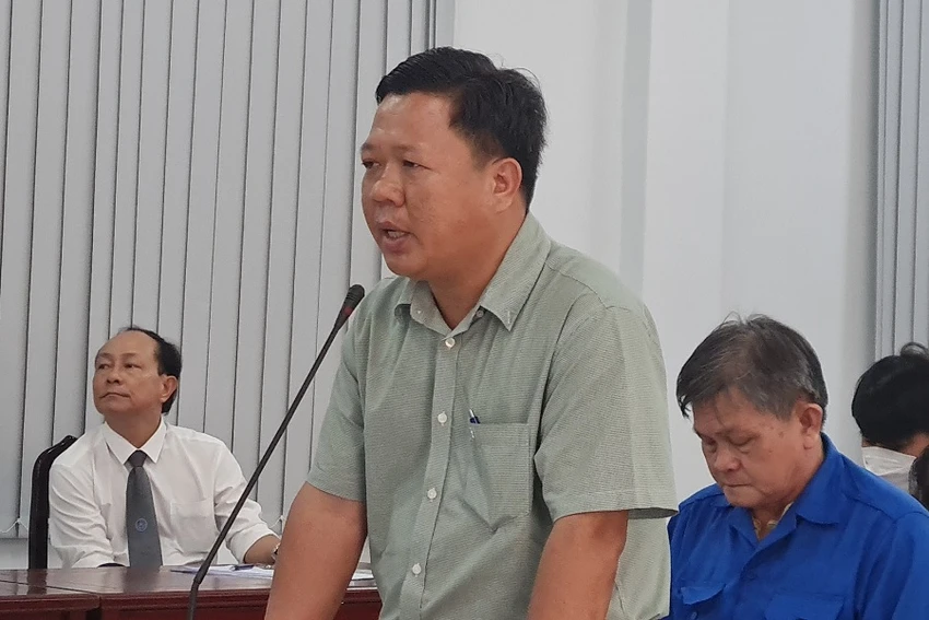 Cựu Trưởng phòng Tài nguyên Môi Trường huyện Long Thành Nguyễn Hoàng Nghĩa tại phiên tòa xét xử sơ thẩm. Ảnh: VH. Cựu Trưởng phòng Tài nguyên Môi Trường huyện Long Thành Nguyễn Hoàng Nghĩa tại phiên tòa xét xử sơ thẩm. Ảnh: VH.