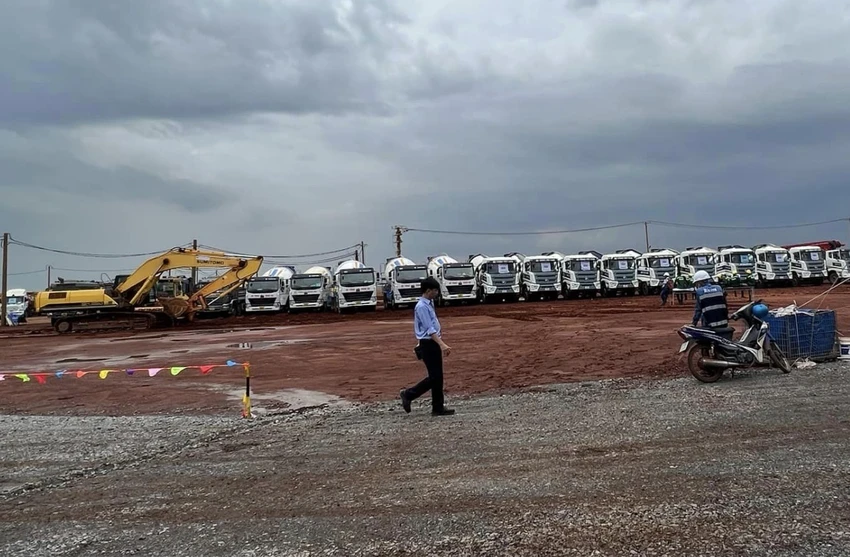 Chuẩn bị cho lễ khởi công gói thầu quan trọng nhất. Ảnh: VH. Chuẩn bị cho lễ khởi công gói thầu quan trọng nhất. Ảnh: VH.