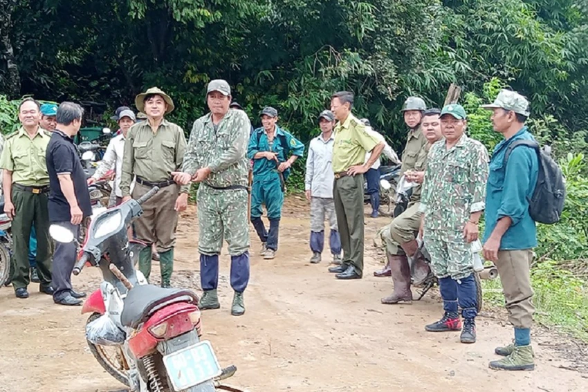 Lực lượng chức năng tiếp tục tìm kiếm ông K'Sơ. Ảnh: An Nhơn. Lực lượng chức năng tiếp tục tìm kiếm ông K'Sơ. Ảnh: An Nhơn.