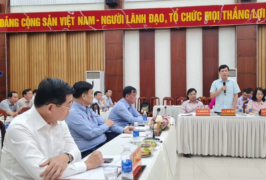 Thứ trưởng Bộ GTVT Lê Anh Tuấn giải thích lý do dự kiến vốn đầu tư cao tốc Biên Hòa - Vũng Tàu tăng thêm khoảng gần 3.700 tỉ đồng. Ảnh: VH. Thứ trưởng Bộ GTVT Lê Anh Tuấn giải thích lý do dự kiến vốn đầu tư cao tốc Biên Hòa - Vũng Tàu tăng thêm khoảng gần 3.700 tỉ đồng. Ảnh: VH.