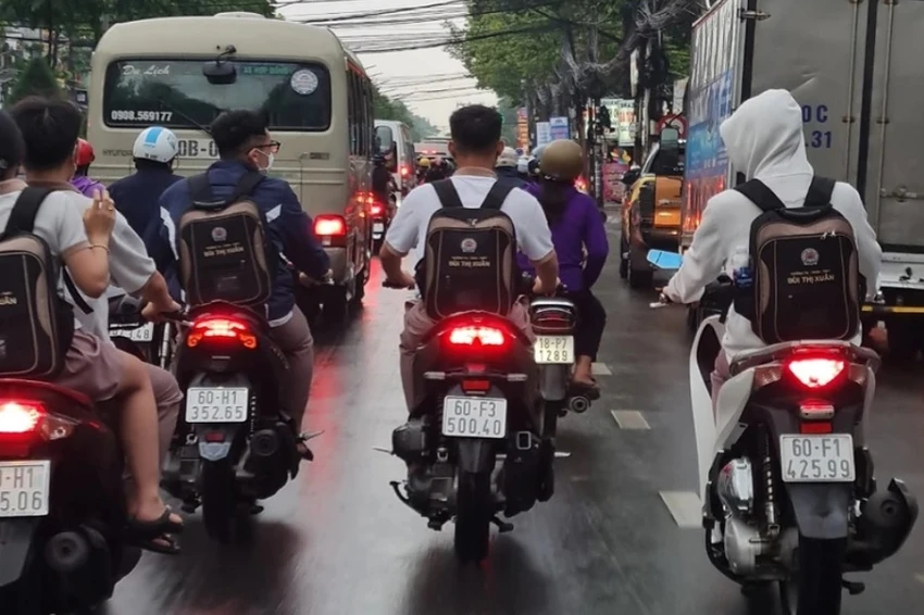TP Biên Hoà ra quân kiểm tra học sinh đi xe máy