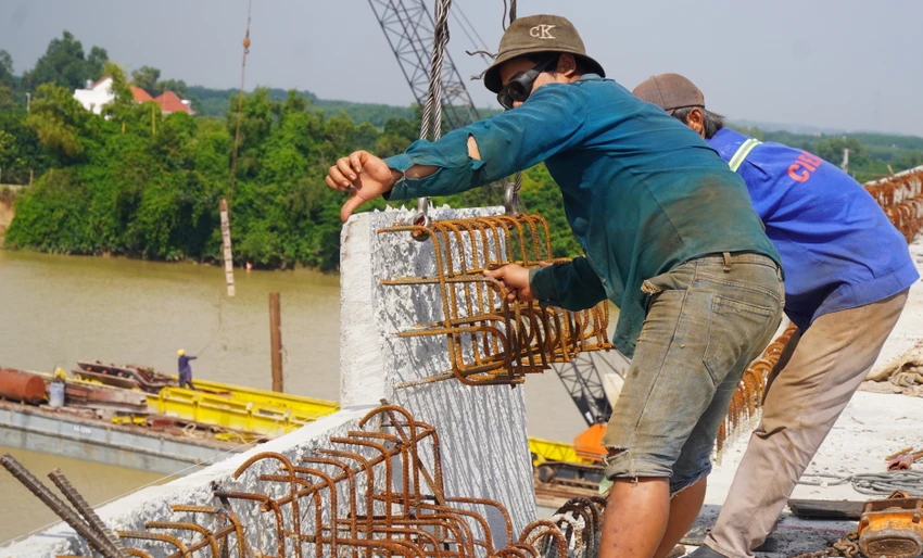 cầu bạch đằng 2.jpg
