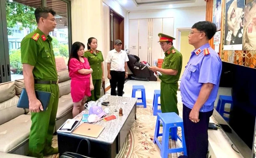 nữ giám đốc. .jpg