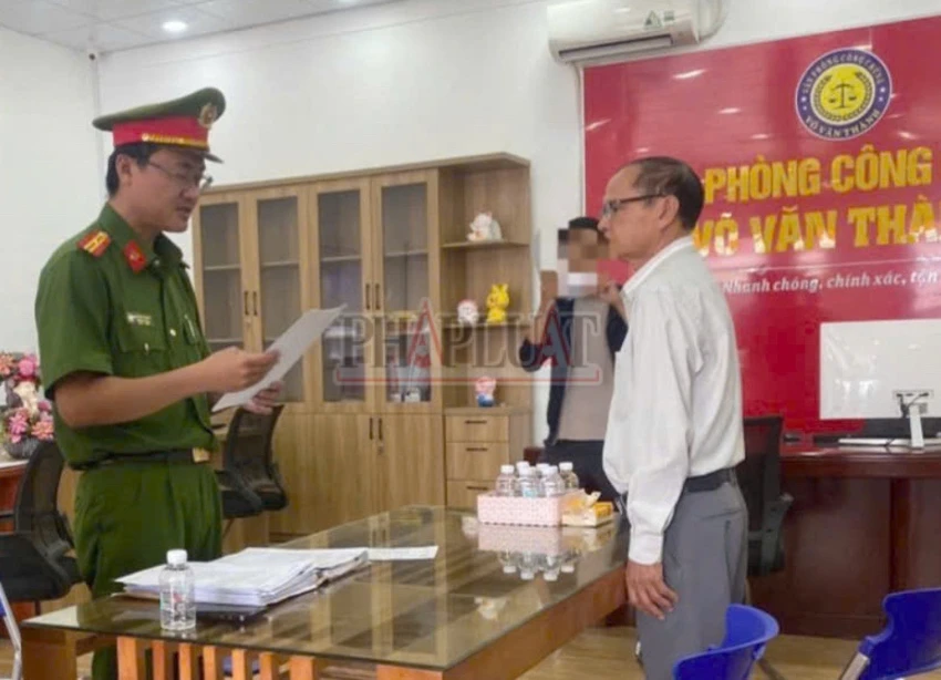 Công chứng viên. .jpg