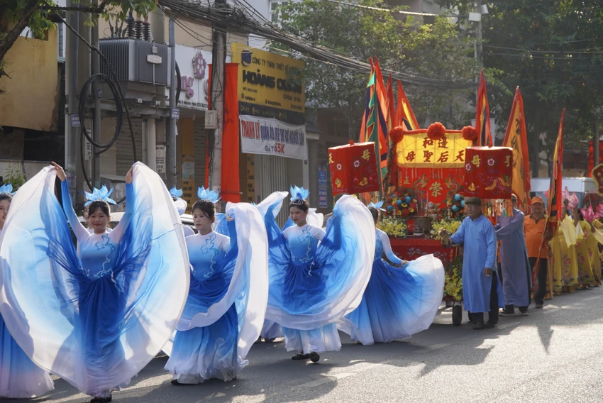 lễ hội chùa ông 14.jpg