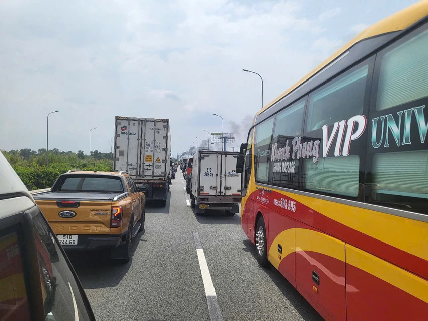 cao tốc TP.HCM...jpg
