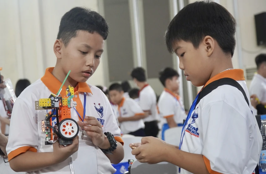 cuộc thi STEM Robotics. 5.jpg