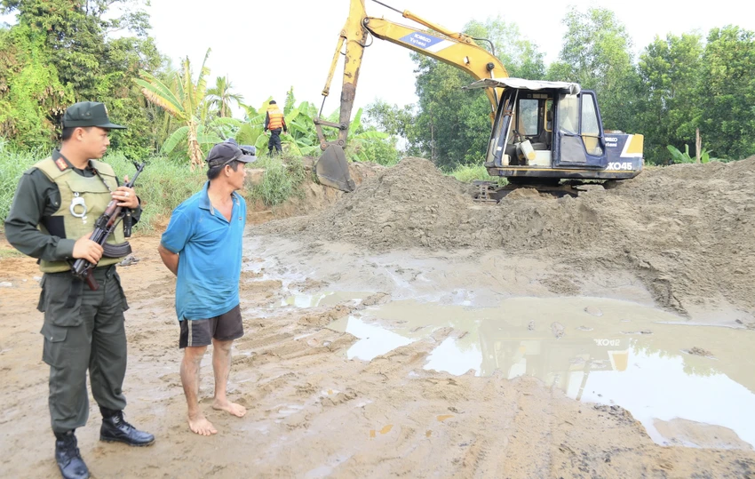khai thác cát lậu 1.jpg