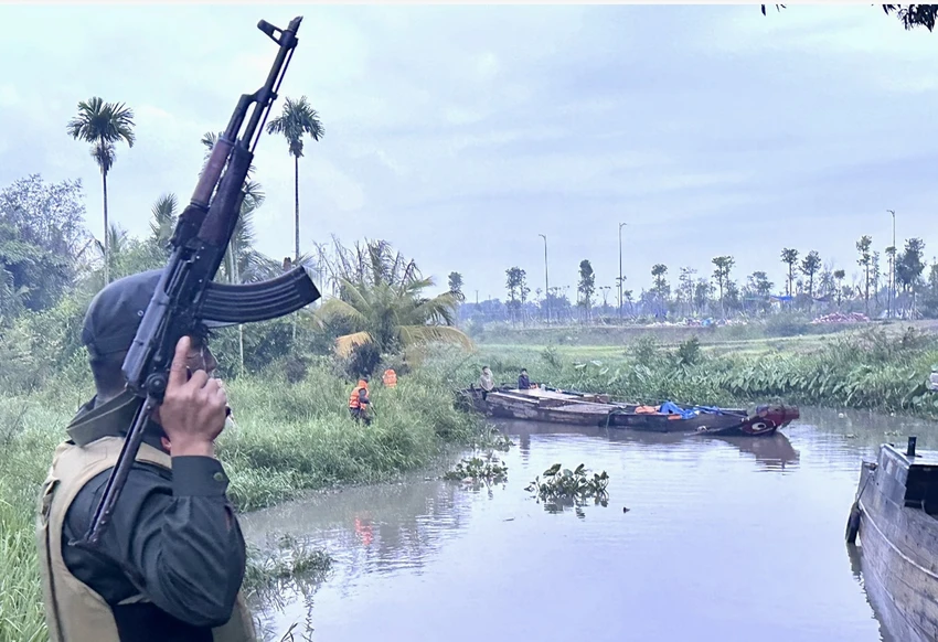 khai thác cát lậu 8.jpg
