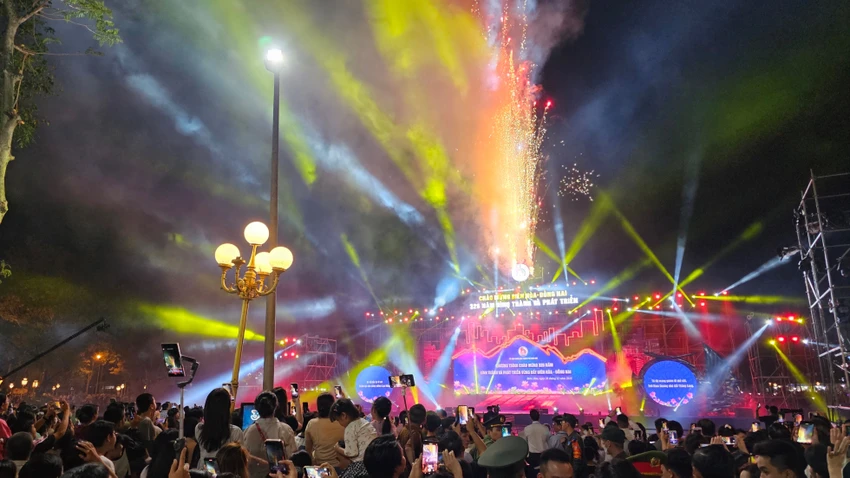 bắn pháo hoa.jpg