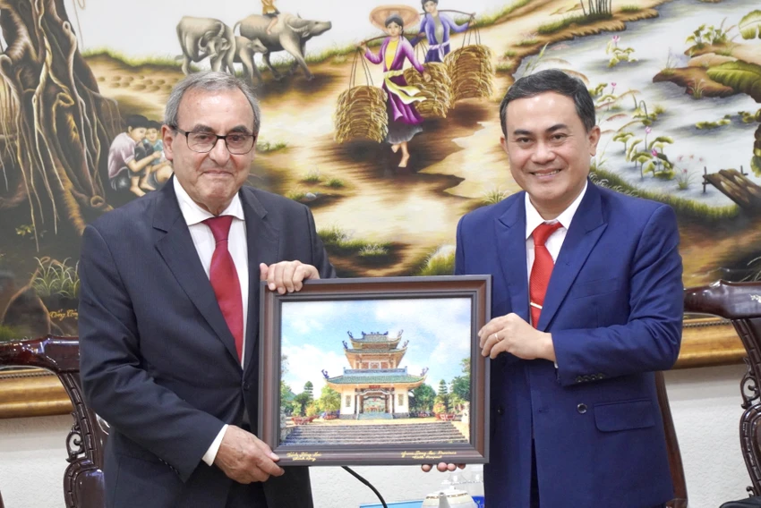 đoàn công tác 3.jpg