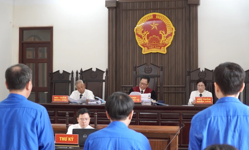 cán bộ 2.jpg