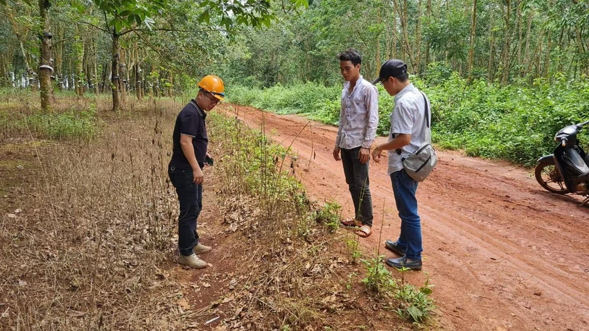 Hiện trường thuộc rẫy cao su nơi Y Ngách Niê bị đốt cháy 2 chân. Ảnh: VL Hiện trường thuộc rẫy cao su nơi Y Ngách Niê bị đốt cháy 2 chân. Ảnh: VL