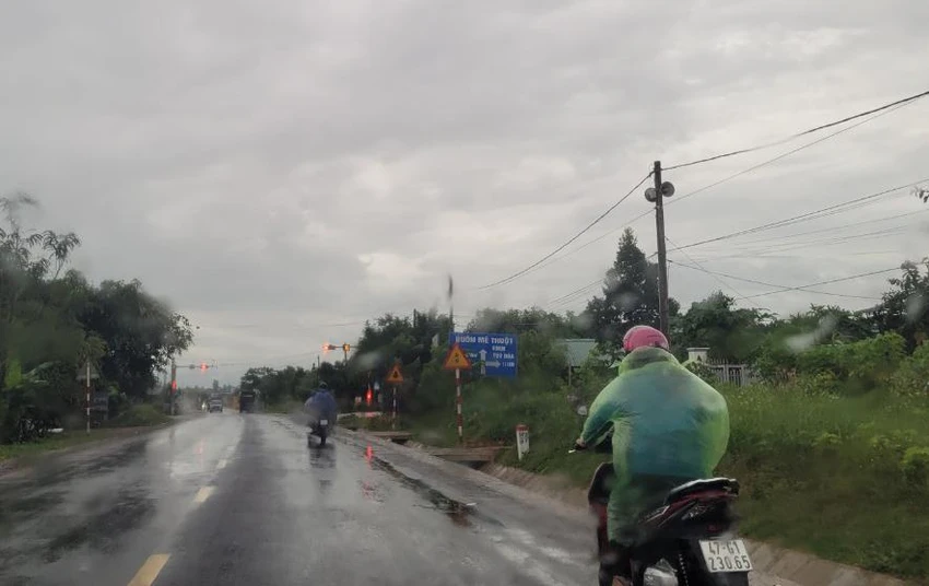 Bảng chỉ dẫn đường giao thông ở Quốc lộ 26 (Đắk Lắk). Ảnh: VL Bảng chỉ dẫn đường giao thông ở Quốc lộ 26 (Đắk Lắk). Ảnh: VL
