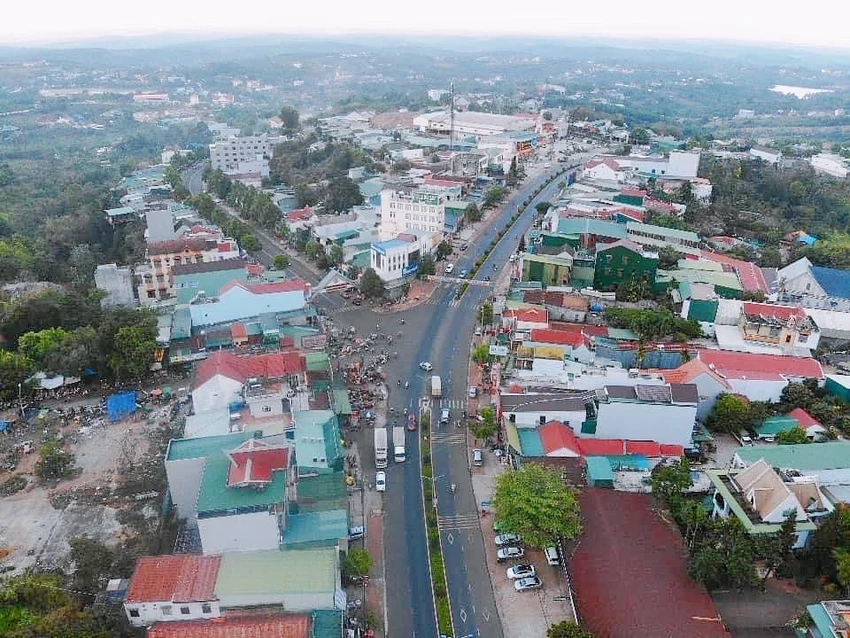 Trung tâm thị trấn Kiến Đức, huyện Đắk R'lấp. Ảnh: VLX Trung tâm thị trấn Kiến Đức, huyện Đắk R'lấp. Ảnh: VLX