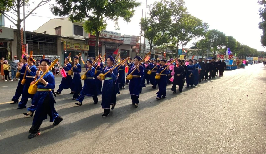 Có 35 dân tộc anh em đều tham gia lễ hội đường phố. Ảnh: LX Có 35 dân tộc anh em đều tham gia lễ hội đường phố. Ảnh: LX