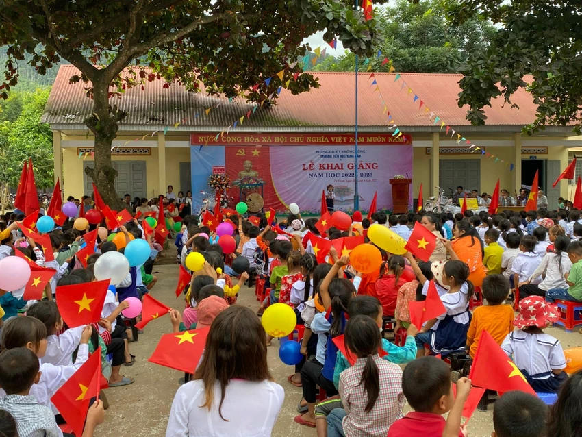 Khai giảng tại trường tiểu học Yang Hăn, huyện Krông Bông (Đắk Lắk). Ảnh: A.X Khai giảng tại trường tiểu học Yang Hăn, huyện Krông Bông (Đắk Lắk). Ảnh: A.X