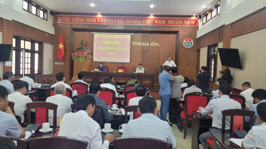 UBND tỉnh Đắk Nông thông tin tại cuộc họp báo. Ảnh: VL UBND tỉnh Đắk Nông thông tin tại cuộc họp báo. Ảnh: VL
