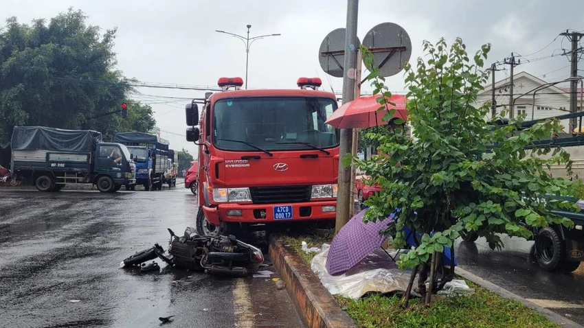 Cú tông mạnh khiến thiếu nữ tử vong tại chỗ. Ảnh: VL Cú tông mạnh khiến thiếu nữ tử vong tại chỗ. Ảnh: VL