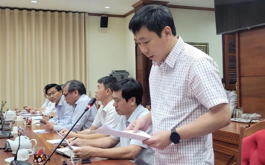 Ông Lê Đại Thắng trả lời các cơ quan báo chí. Ảnh: VŨ LONG