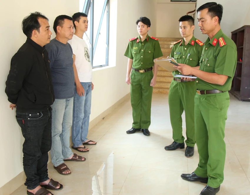 Nhóm đánh bạc của Kiều Tuấn Hiệp. Ảnh: DQ Nhóm đánh bạc của Kiều Tuấn Hiệp. Ảnh: DQ