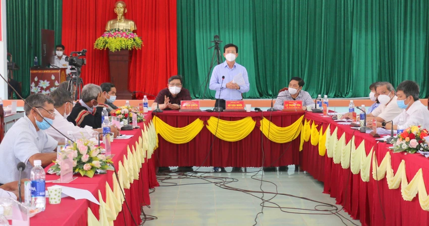 Ông Hồ Văn Mười phát biểu kết luận buổi đối thoại với người dân hồi tháng 9-2021. Ảnh: NL Ông Hồ Văn Mười phát biểu kết luận buổi đối thoại với người dân hồi tháng 9-2021. Ảnh: NL