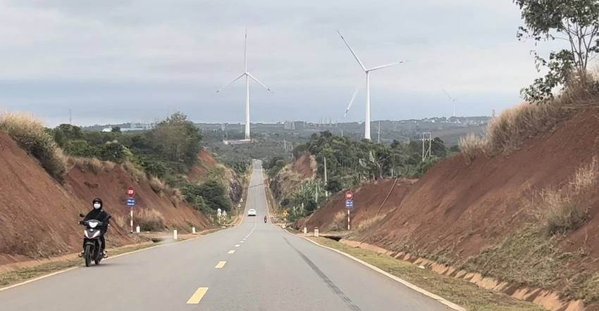 Một công trình điện gió ở huyện Ea Hleo. Ảnh: VŨ LONG Một công trình điện gió ở huyện Ea Hleo