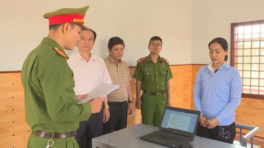 Bị can Trần Thị Nguyên Hằng tại cơ quan công an. Ảnh: SĐ Bị can Trần Thị Nguyên Hằng tại cơ quan công an. Ảnh: SĐ