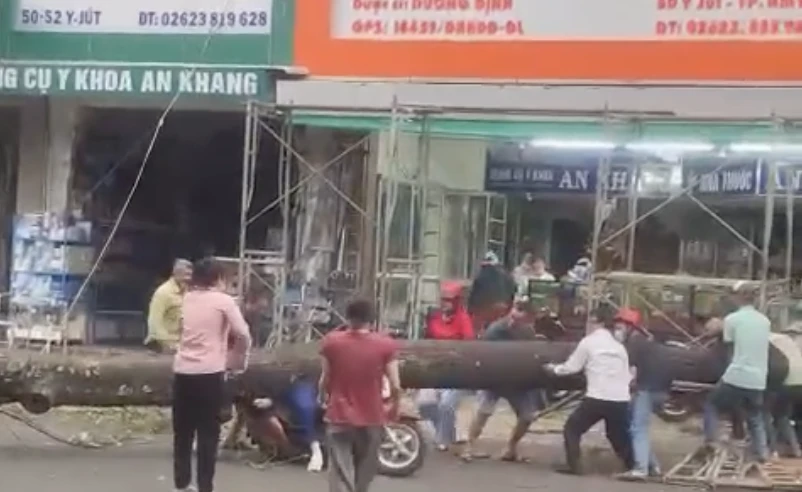 Hiện trường vụ việc. Ảnh cắt từ clip Hiện trường vụ việc. Ảnh cắt từ clip