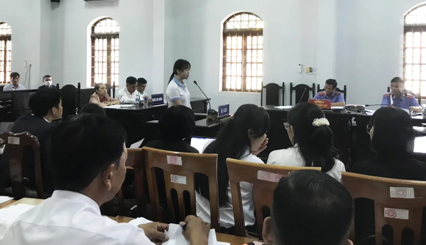 HĐXX xét hỏi bị cáo trong vụ án. Ảnh: NH HĐXX xét hỏi bị cáo trong vụ án. Ảnh: NH