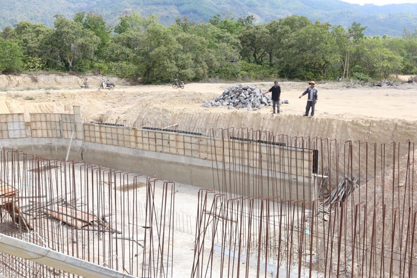 Dự án hồ Yên Ngựa chậm tiến độ, bị đội vốn. Ảnh: VŨ LONG Dự án hồ Yên Ngựa chậm tiến độ, bị đội vốn. Ảnh: VŨ LONG