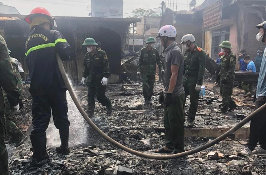 Hiện trường vụ cháy tan hoang khu chợ trung tâm huyện Ea Súp. Ảnh: TG Hiện trường vụ cháy tan hoang khu chợ trung tâm huyện Ea Súp. Ảnh: TG