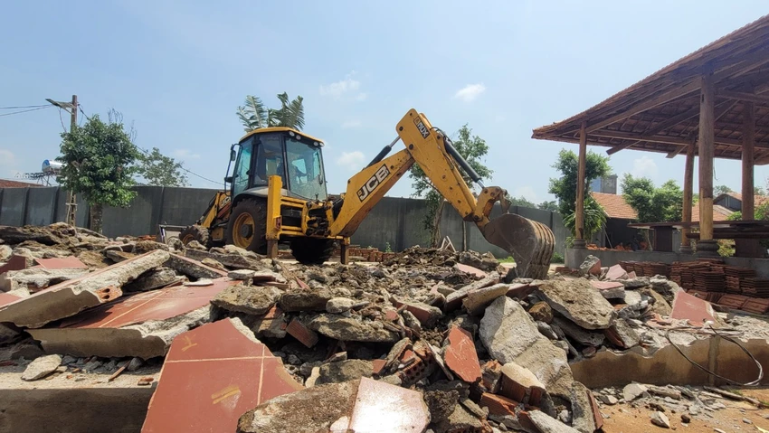 Giám đốc công ty bất động sản tự nguyện phá dỡ công trình trái phép ảnh 1 Giám đốc công ty bất động sản tự nguyện phá dỡ công trình trái phép ảnh 1