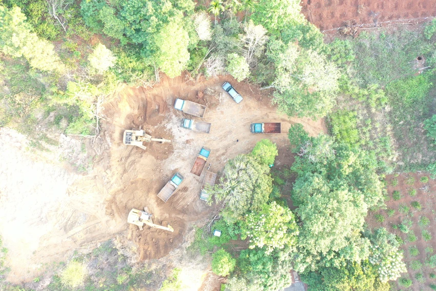 Hiện trường vụ khai thác đất ở thôn 8, xã Ea Ktur. Ảnh: TN Hiện trường vụ khai thác đất ở thôn 8, xã Ea Ktur. Ảnh: TN