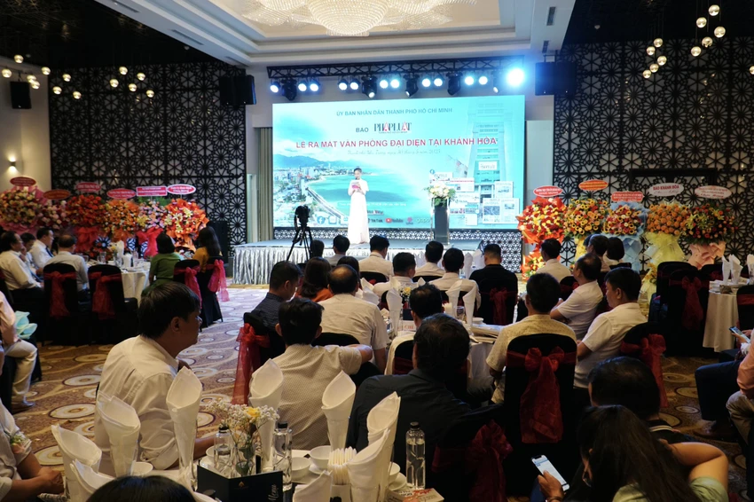 Toàn cảnh sự kiện ra mắt VPĐD báo Pháp Luật TP.HCM tại tỉnh Khánh Hòa. Ảnh: Nhật Diễm Toàn cảnh sự kiện ra mắt VPĐD báo Pháp Luật TP.HCM tại tỉnh Khánh Hòa