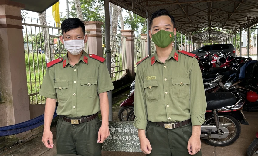 Lực lượng công an có mặt ở điểm thi trường THPT Việt Đức. Ảnh: VŨ LONG Lực lượng công an có mặt ở điểm thi trường THPT Việt Đức. Ảnh: VŨ LONG