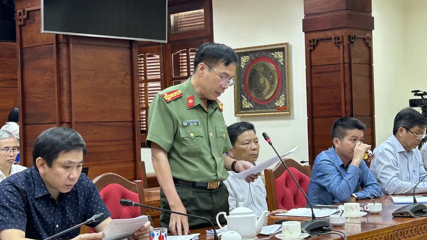 Đại tá Nguyễn Văn Quy cung cấp thông tin cho các cơ quan báo chí. Ảnh: VŨ LONG Đại tá Nguyễn Văn Quy cung cấp thông tin cho các cơ quan báo chí. Ảnh: VŨ LONG