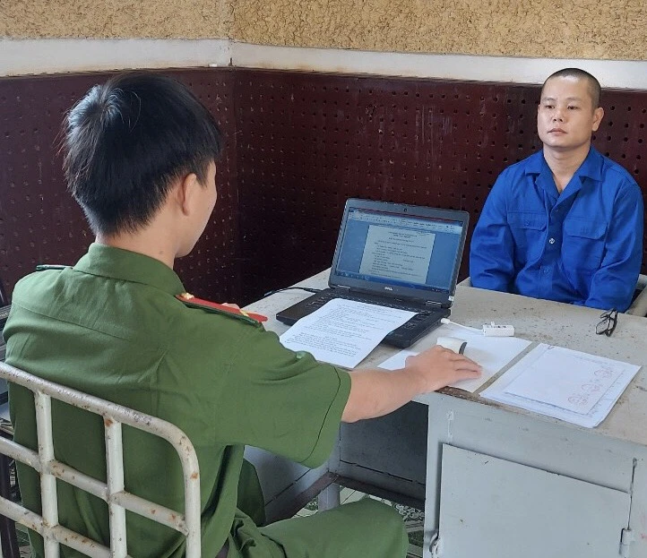 Lê Trần Thắng tại cơ quan điều tra. Ảnh: MQ Lê Trần Thắng tại cơ quan điều tra. Ảnh: MQ