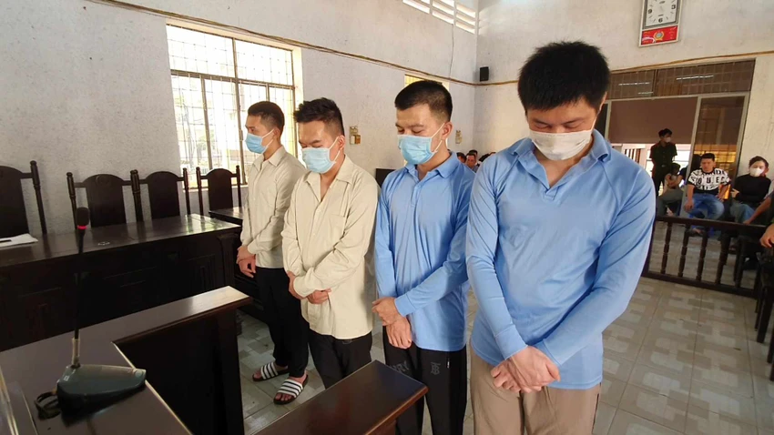 Bốn bị cáo tại phiên tòa sơ thẩm. Ảnh: SĐ