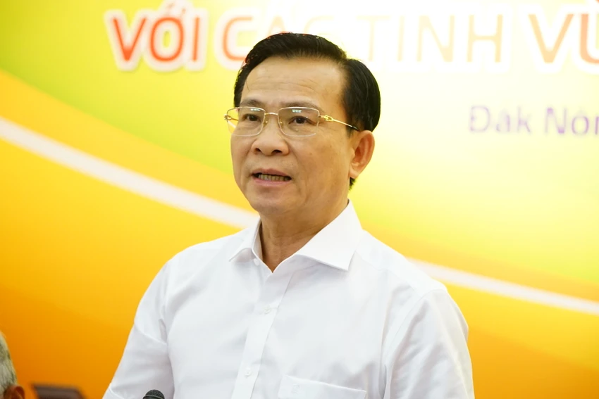 Ông Hồ Văn Mười, Chủ tịch UBND tỉnh Đắk Nông nói về các lợi thế của địa phương. Ảnh: VŨ LONG Ông Hồ Văn Mười, Chủ tịch UBND tỉnh Đắk Nông nói về các lợi thế của địa phương. Ảnh: VŨ LONG
