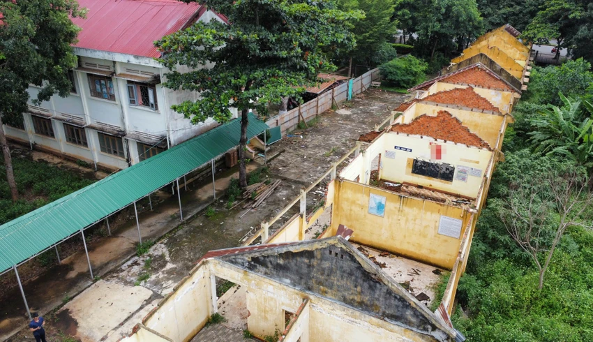 Các phòng học cũ của Trường tiểu học Nguyễn Viết Xuân hiện đã bị phá dỡ. Ảnh: VŨ LONG Các phòng học cũ của Trường tiểu học Nguyễn Viết Xuân hiện đã bị phá dỡ. Ảnh: VŨ LONG