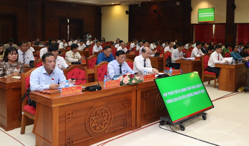 Các đại biểu tại Kỳ họp thứ Sáu của HĐND tỉnh Đắk Lắk. Ảnh: VŨ LONG