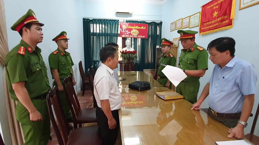 Cơ quan điều tra thực hiện các thủ tục liên quan đến khởi tố vụ án. Ảnh: SĐ Cơ quan điều tra thực hiện các thủ tục liên quan đến khởi tố vụ án. Ảnh: SĐ