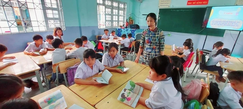 từ chối nhận hoa.jpg